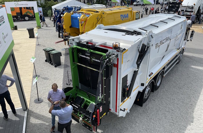 Kuva: Elina Saarinen. Geesinknorba esitteli pakkaavia jäteautomallejaan edellisillä IFAT-messuilla Münchenissä 2022. Nyt emoyhtiö on ajautunut konkurssiin ja pakkaavien jäteautojen brändit on myyty eteenpäin.