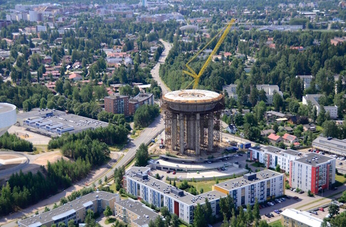 Kuva: HeliFoto. Hiekkaharjun vanhan vesitornin purkamisessa syntyi suuret määrät betoni- ja teräsjätettä, jotka kierrätettiin uusiokäyttöön.