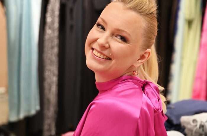 Kuva: Tero Pajukallio. Soile-Maria Linnemäkeä ajaa halu luoda parempaa huomista. Kymmenen vuoden ura vaatelainaamo Vaatepuun yrittäjänä vaihtuu pian johonkin uuteen.