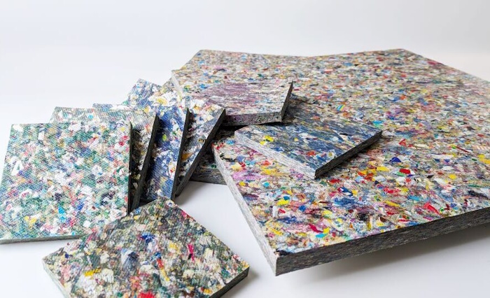 Kuva: RiverRecycle. RiverRecyclen uuden avauksen eli muovilevyvalmistuksen tarkoituksena on todistaa kierrätetyn vähäarvoisen muovin käyttökelpoisuus rakennusmateriaalina.