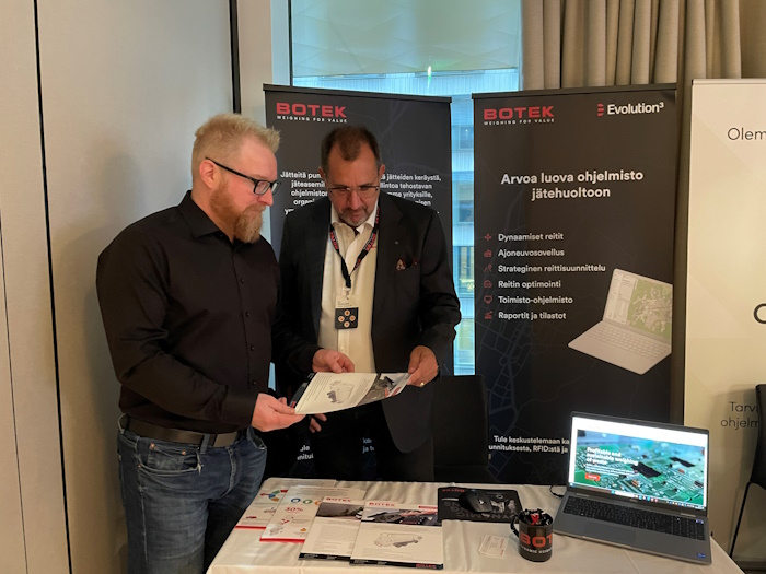 Kuva: Elina Saarinen. Veli-Pekka Pyörälä ja Per Nordenskiöld kertovat, että jätteen punnitusratkaisut toimivat Suomessakin. Botekilla oli oma osasto Jätehuoltopäivillä.