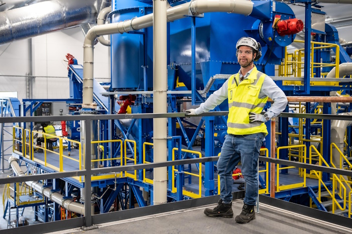 Kuva: Liiketoimintajohtaja Tapio Kuusakoski kertoo, että Kuusakosken päätös investoida kylmälaitteiden kierrätykseen on saanut asiakkailta kiitosta. ”Laitos tulee todella suureen tarpeeseen.” Kuva: Kuusakoski.