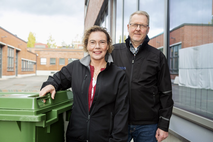 Kuvat: Verdis Oy. Minna Nors ja Tero Tykkyläinen auttavat asiakkaita tekemään jätehuoltokokonaisuudesta järkevän ja kustannustehokkaan.
