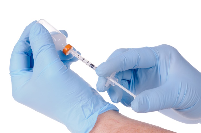 Kuva: Adobe Stock. Terveydenhuollossa syntyy tuhansia tonneja muovijätteitä, joista osa voisi olla kierrätettävissä takaisin uusiomateriaaliksi.