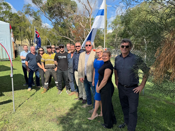 Kuva: Tana. Tanan suomalais- ja australialaistiimit tapaamisessa.