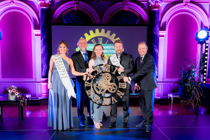 Kuva: Teemu Liikanen. Kuvassa vasemmalta oikealle toimitusjohtaja Outi Kallio, Nordtreat Oy; Business Coach Jarno Valkeapää, Business Finland; Cluster Manager Anne Sormunen, Biocluster Finland; toimitusjohtaja Mika Paalanne, Elmery Oy sekä kaupunginjohtaja Ari Alatossava, Oulun kaupunki.