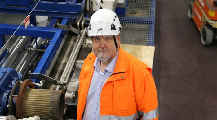 Kuva: VTT. "Tekstiilikuidun kilohinta liikkuu 2–3 euron välillä, joten alan liiketoimintapotentiaali on valtava", sanoo VTT:n tutkimusprofessori Ali Harlin.