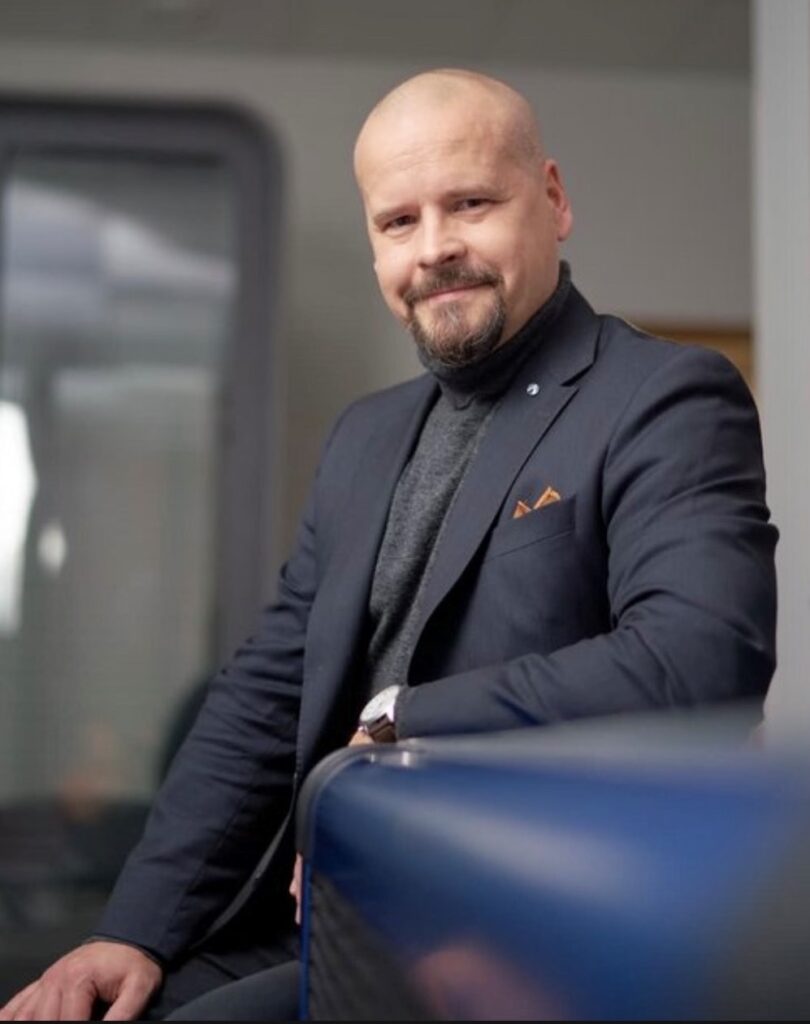 Kuva: Mikko Törmänen. Marko Koljosella on parinkymmenen vuoden kokemus muovialan yritysten johtotehtävistä. 