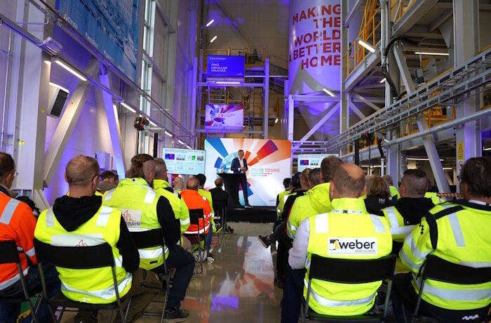 Kuva: Mike Holopainen. Raahen kuonanjalostustehtaan avajaisia vietettiin syyskuun alussa.