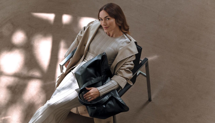 Kuva: Lovia. Kiertotalousmuotiin erikoistunut Lovia ja materiaaliteknologiayritys Brightplus ovat esitelleet uuden biopohjaisen ja sataprosenttisesti kierrätettävän laukkumalliston.