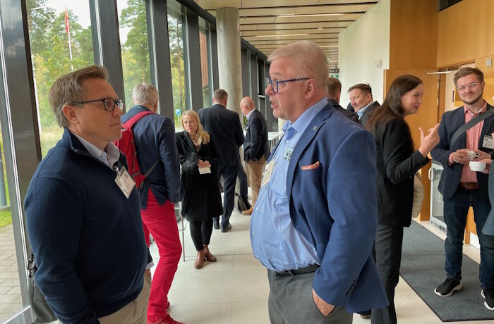 Kuva: Elina Saarinen. Ilmastokoalition lisäksi Suomeen on syntymässä kiertotalouskoalitio. Muovien ja kriittisten materiaalien arvoketjujen keskeiset toimijat pohtivat kiertotalouden esteitä ja vauhdittavia tekijöitä koalition kick off -tilaisuudessa Espoon Otaniemessä 7. lokakuuta 2025.