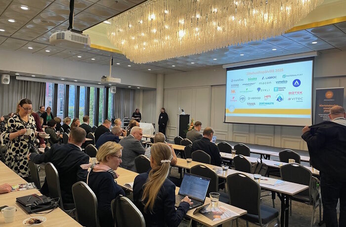 Jätehuoltoyhdistyksen uusi nimi julkistettiin Jätehuoltopäivillä Tampereella. Kuva: Elina Saarinen.