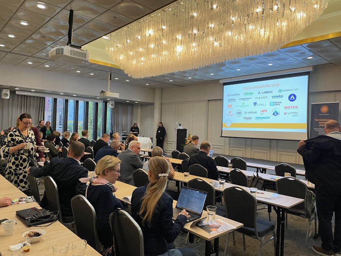 Jätehuoltoyhdistyksen uusi nimi julkistettiin Jätehuoltopäivillä Tampereella. Kuva: Elina Saarinen.