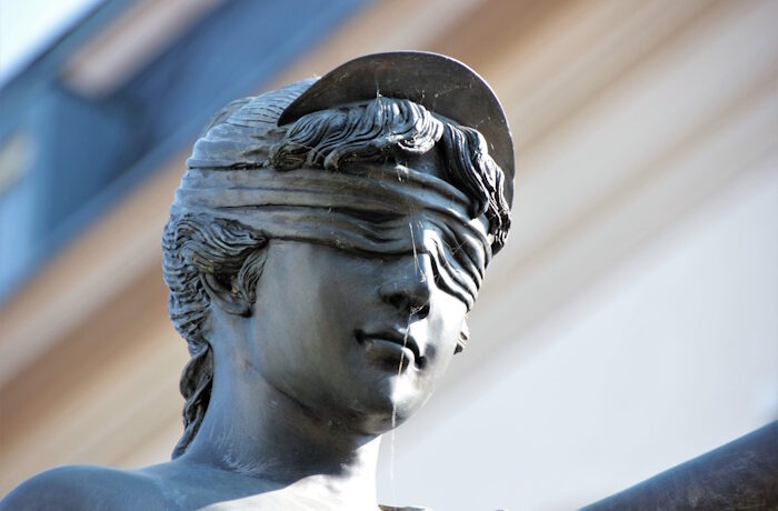 Kuva: Adobe Stock. Hallituksen on korjattava hankintalakiesitystään, ennen kuin se voidaan antaa eduskunnalle. Esimerkiksi hallituksen arvioimia kustannussäästölaskelmia ei nyt avata, eikä hallitus perustele, miksi sidosyksikön vähimmäisomistusraja on asetettu juuri kymmeneen prosenttiin.