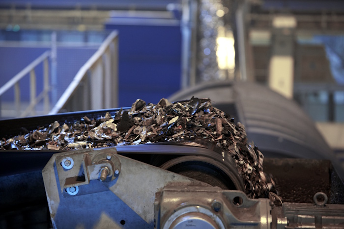 Kuva: Stena Recycling. Halmstadin akkukierrätyslaitos pystyy erottelemaan metalliteollisuuden tarvitsemia metalleja. Puhtausasteeseen päästään lukuisten erottelulaitteistojen kokonaisuudella.