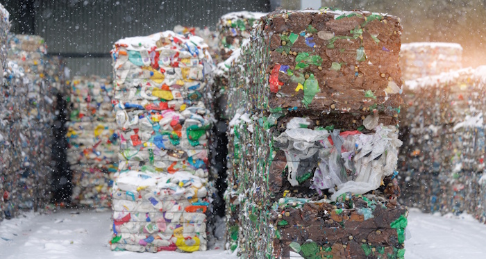 Kuva: Adobe Stock. Euroopan komissio esittää pikaisia toimia, joilla eurooppalainen muovin kierrätysteollisuus kääntyisi kasvuun nykyisestä ahdingostaan.