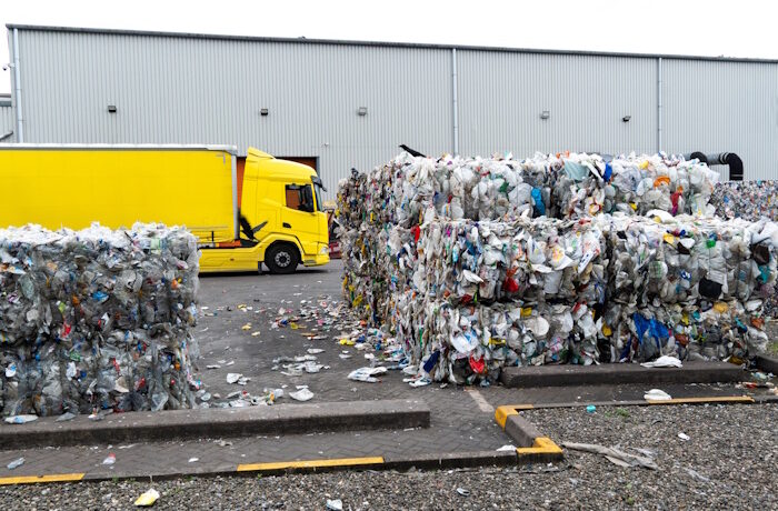 Kuva: Adobe Stock. Kalle Saarimaa kirjoittaa Uusioblogissa, että jätteiden vapaa liikkuvuus pitäisi rajata koskemaan EU:n sisämarkkinoita, joilla jätehuoltoa koskee yhteneväinen sääntely.