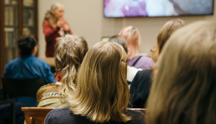 Kuva: Jaana Tihtonen/TSV. Vuoden 2025 Tieteiden yössä keskusteltiin muun muassa ruoasta ja elintarvikekehityksestä.