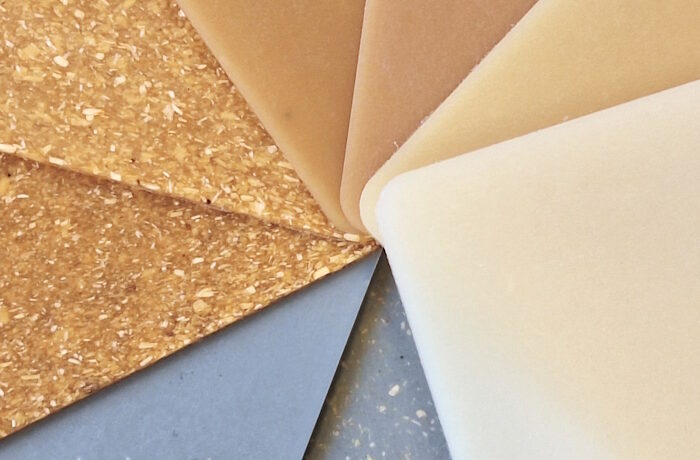 Kuva: Kirsi Immonen. Esimerkki ABiCo-projektissa valmistetuista biokomposiittimateriaaleista.