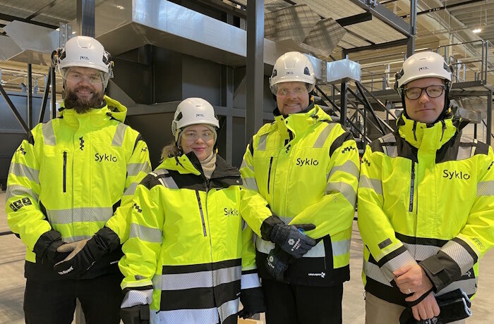 Kuva: Elina Saarinen. Eero Martikainen, Linda Webster, Mikko Kokkonen ja Teemu Koskela näkevät, että muovijätteen kierrätyksessä on Suomessa paljon kasvuvaraa.