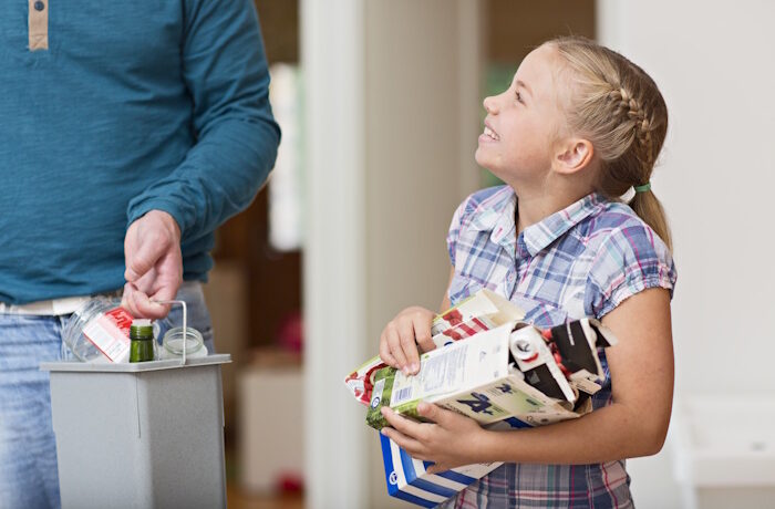 Kuva: Suvi-Tuuli Kankaanpää/ HSY. HSY haluaa tehdä jätteiden lajittelusta asukkaille mahdollisimman helppoa. Lajittelu onkin kehittynyt hyvään suuntaan. Esimerkiksi kartonkipakkausten määrä nousi reilut yhdeksän prosenttia.