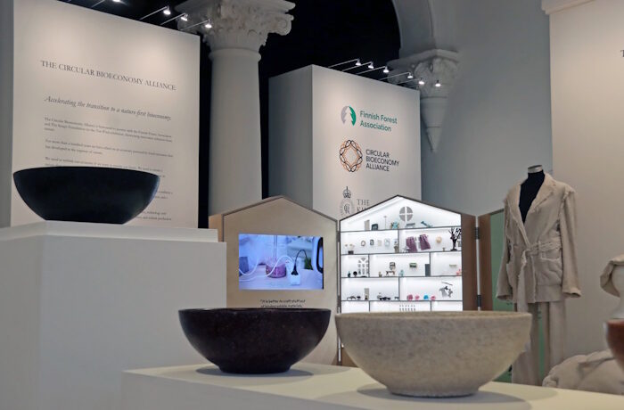 Kuva: Uusi puu -hanke. Suomen Metsäyhdistyksen näyttely vie viestiä puupohjaisesta biotaloudesta yhteiskunnallisille vaikuttajille ja poliittisille päättäjille.