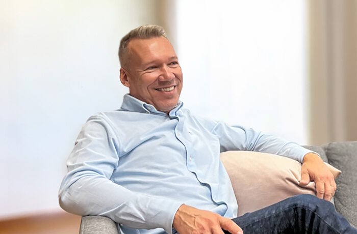 Europressin toimitusjohtaja Petri Salermolla on syytä hymyyn. Kuva: Europress.