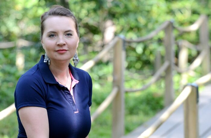 Kuva: Tero Pajukallio. Uusiouutisten päätoimittaja Elina Saarisen mukaan jätteen keräystä ja kierrätystä ei saa sivuuttaa kiertotalouskeskustelussa niin kauan, kun maailman jätekriisi on yhä ratkaisematta.