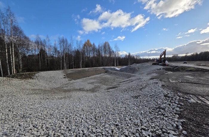 Kuva: Kajaanin kaupunki. Kajaanin Pyykönpuron läjitysalueella lumien sulamisvedet käsitellään luontopohjaisilla ratkaisuilla.