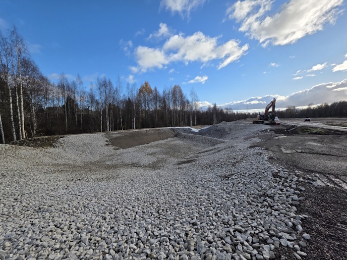 Kuva: Kajaanin kaupunki. Kajaanin Pyykönpuron läjitysalueella lumien sulamisvedet käsitellään luontopohjaisilla ratkaisuilla.