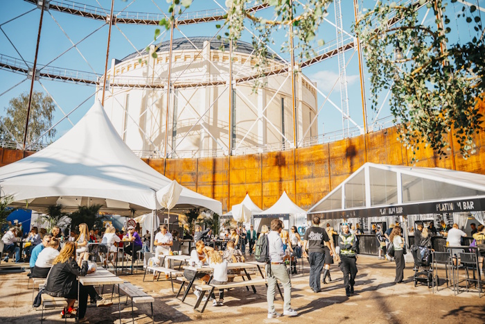 Kuva: Riikka Vaahtera/ Flow Festival. Kaikki Flow Festivalilla tarjottu kala on kotimaista. Monet ravintolat tarjoavat täysin vegaanisen menun. Jokaisen listalta löytyy vähintään yksi vegaaninen annos.