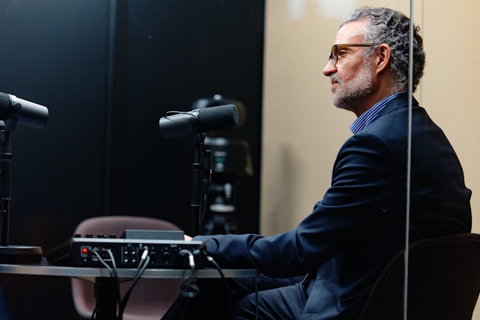 Kuva: Michael Hanfin albumi. Michael Hanf on isännöinyt Circular Coffee Break -podcastia vuodesta 2023 lähtien.