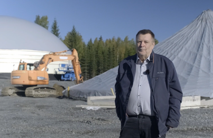Kuva: Pysäytyskuva Pasi Mäkelän videotervehdyksestä. Bionääri-tunnustuksella palkittu Pasi Mäkelä on uransa aikana luotsannut Doranovan kansainvälistymistä ja kehittymistä biokaasualan kasvuyritykseksi.