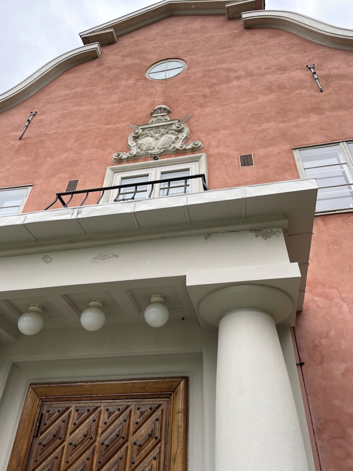 Kuva: Elina Saarinen. Tanan pääkonttori Schaumanin linnassa Jyväskylässä on yksi vierailukohteista Materiaalikiertopäivillä.