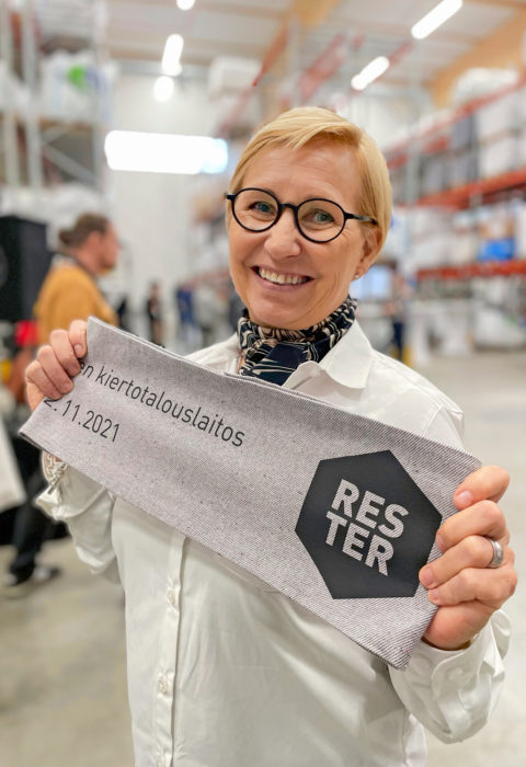 Rester Oy:n Outi Luukko iloitsee kiertotalouden edistymisestä tekstiilialalla.